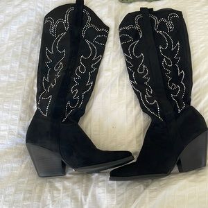 Brand new never worn Billini suede cowboy boots